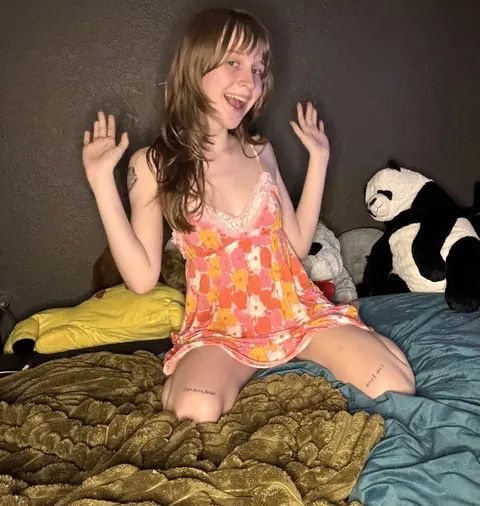 Slim Amateur PAWG Poses in a Skirt on the Bed – photo 9 of 11