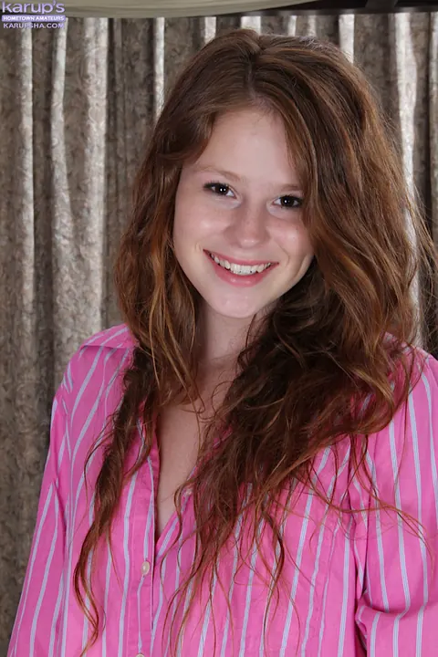 Alice Rae: Redhead Stretches Her Tight Slit with a Dildo – photo 2 of 15