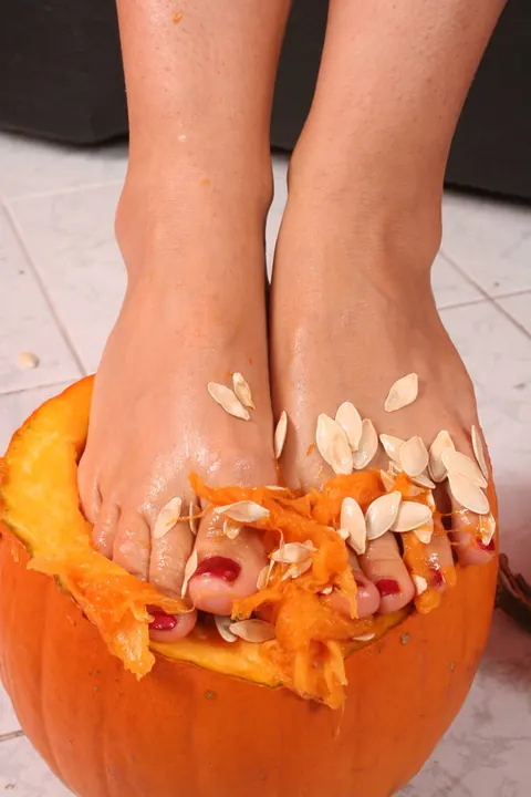 Eve Angel: Hairy MILF in Heels Smashes Pumpkin with Her Feet – photo 17 of 21