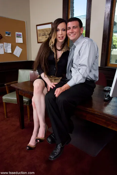 Trans Woman Sheds Her Clothes and Poses Fully Nude – photo 2 of 21