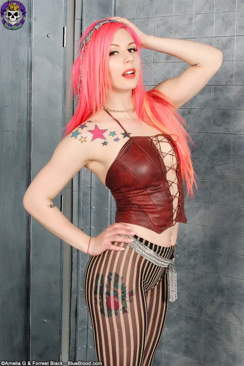 Annalee Belle: Tattooed Thick Babe Shows Her Big Tits in Costume – photo 7 of 15