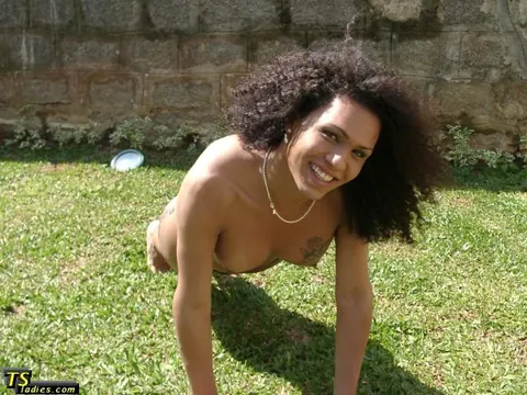 Ebony Trans Woman Strips Nude and Poses in the Open Air – photo 11 of 16