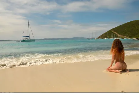 Curly PAWG Poses Nude and Shows Her Big Ass on the Beach – photo 5 of 21