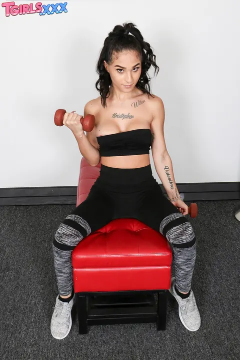 Trans Woman Undresses Fully and Poses Her Naked Body – photo 4 of 16