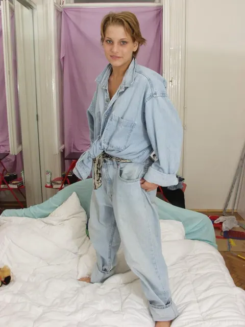 Petra Short: Slim Hungarian Brunette Strips Out of Her Jeans and Uses a Dildo – photo 2 of 21