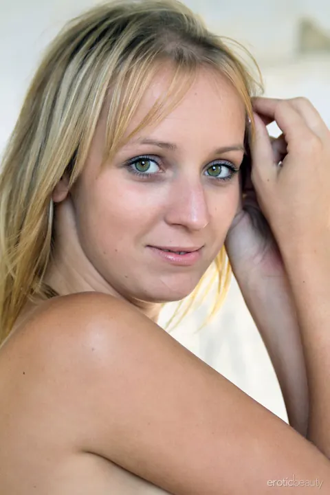 Marya Tight: European Blonde Strips and Spreads in Ruins – photo 15 of 16