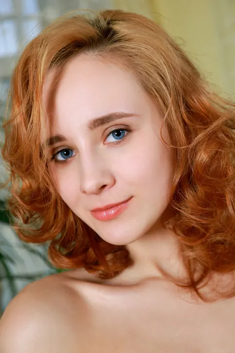 Kitty Nice: Russian Redhead Poses Nude in a Glamour Gallery – photo 5 of 21