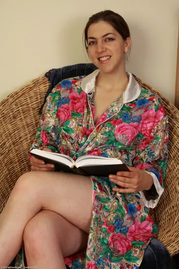 Silva Storey – British MILF in Lingerie Removes Her Panties and Spreads