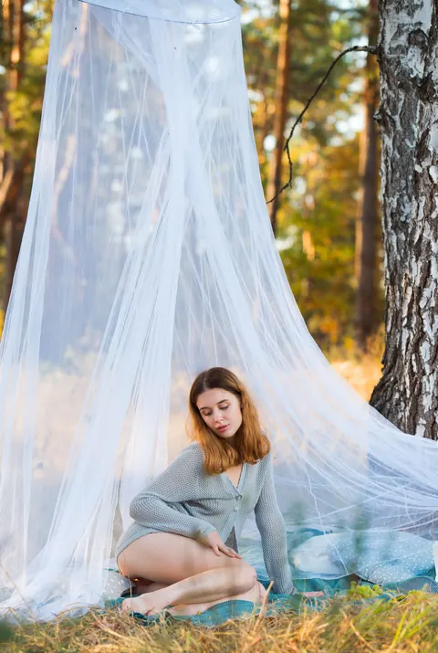 Redhead PAWG Poses Nude Outdoors – photo 2 of 21
