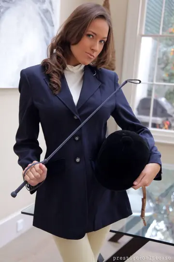 Sammie Pennington – Thick Babe with Big Natural Tits Strips Out of Her Uniform and Lingerie