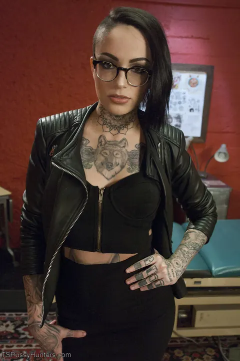 Tattooed Trans Woman Strips and Licks Her Partner – photo 1 of 21