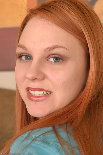 Ginger Taylor – Redhead MILF Fingers and Spreads in Panties and Heels